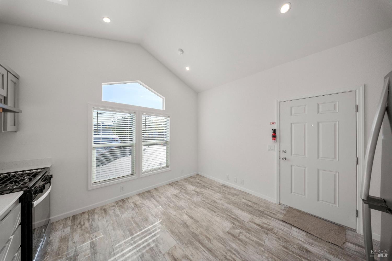 742 Francisco Boulevard West, Unit B22 San Rafael, CA 94901 - Photo 7 of 15