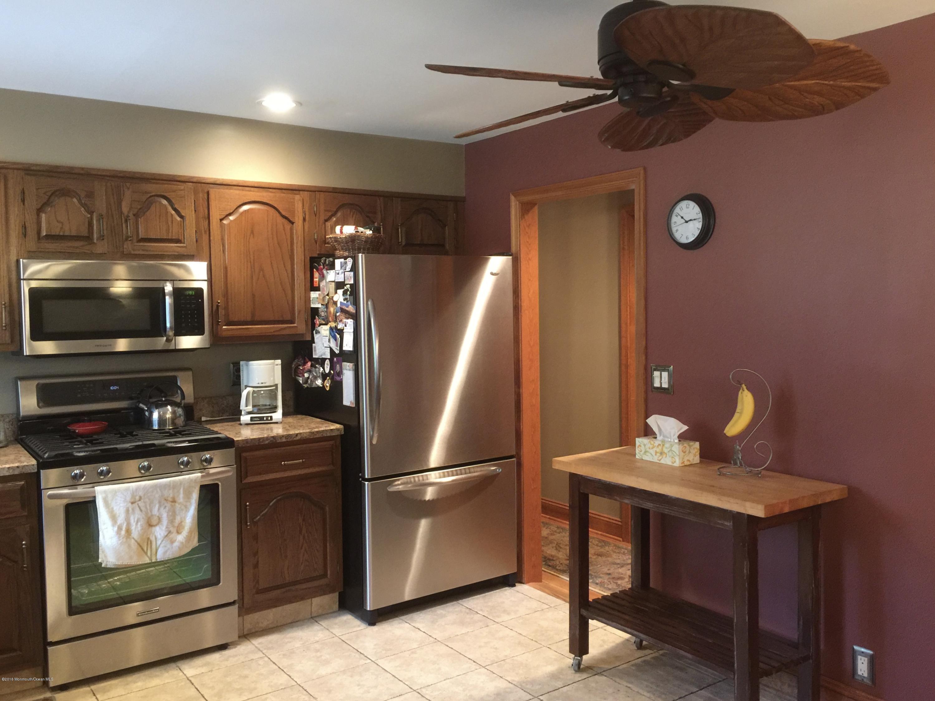 88 Reeds Road Tinton Falls, NJ 07724 - Photo 12 of 24 Kitchen