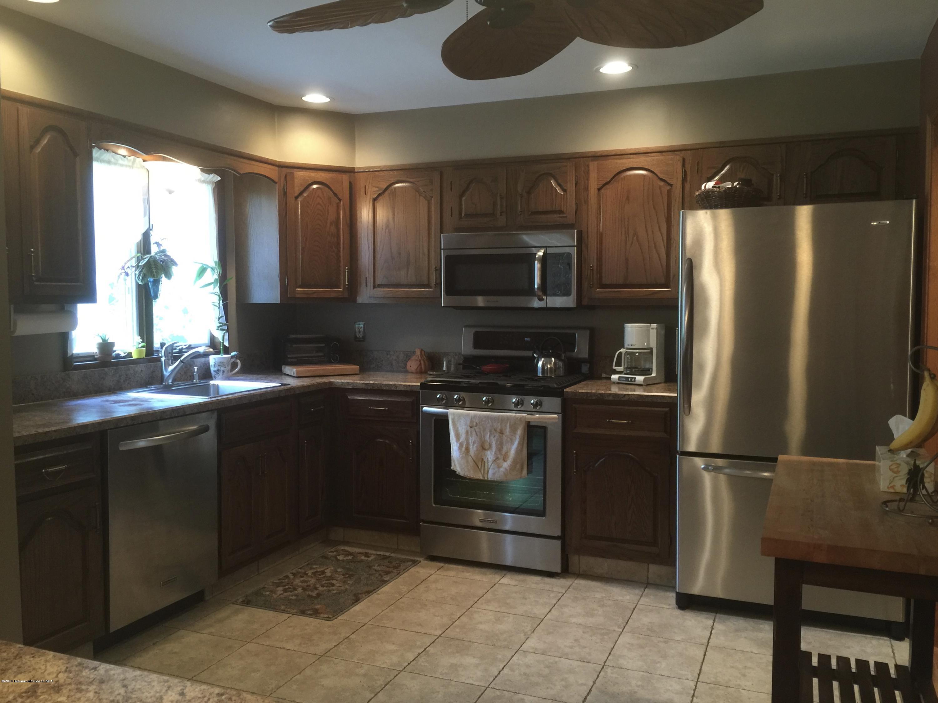 88 Reeds Road Tinton Falls, NJ 07724 - Photo 10 of 24 Kitchen