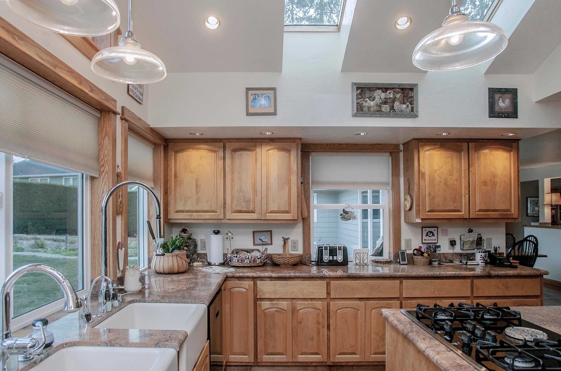 6554 Pioneer Road Medford, OR 97501 - Photo 16 of 50 Kitchen