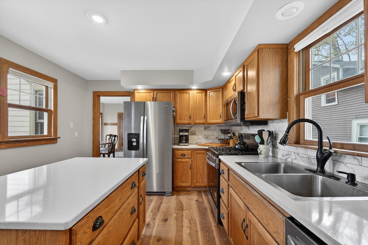 102 Riverside Drive Waterford, WI 53185 - Photo 8 of 26 DSC09001