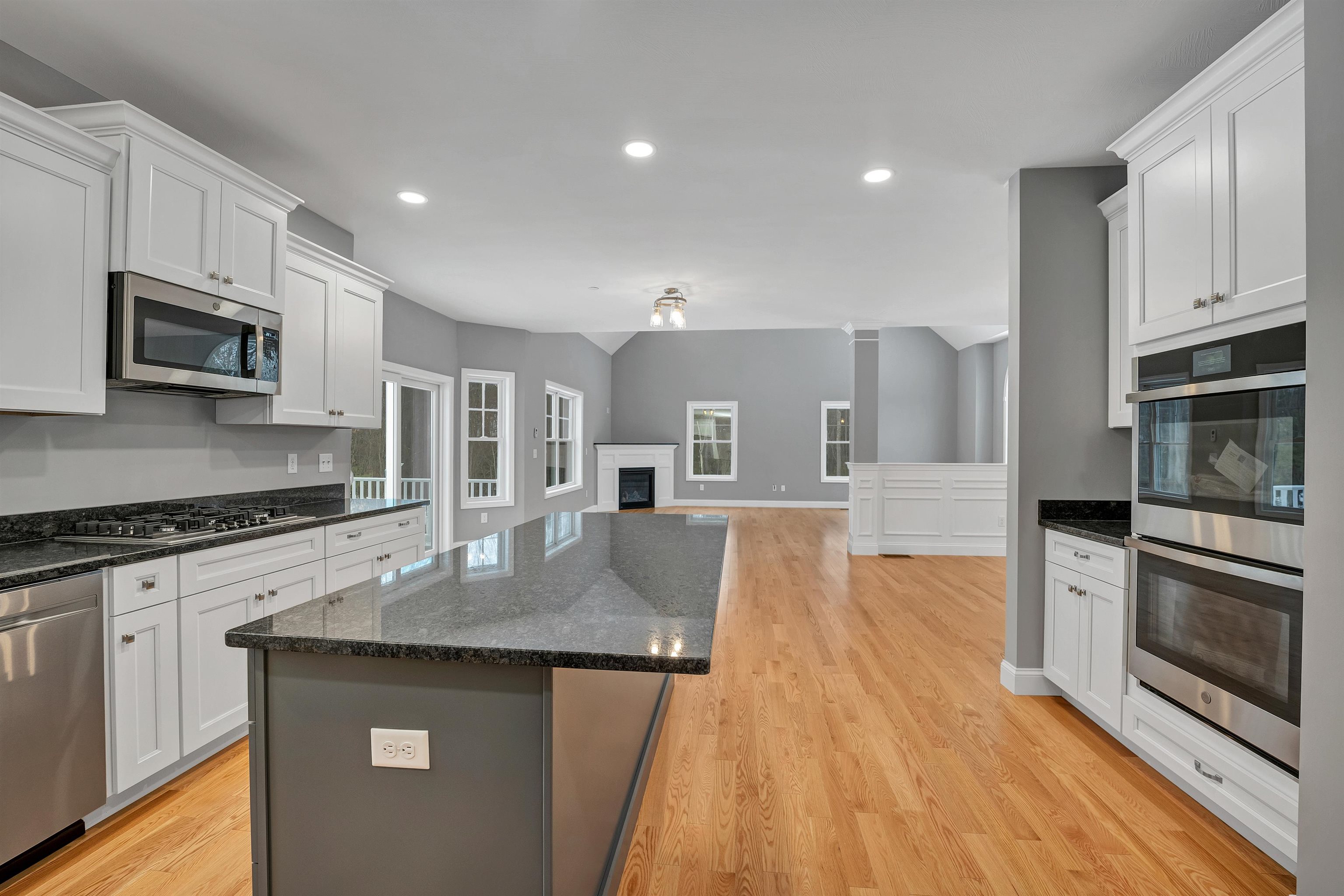 662 4th Range Road Pembroke, NH 03275 - Photo 5 of 20