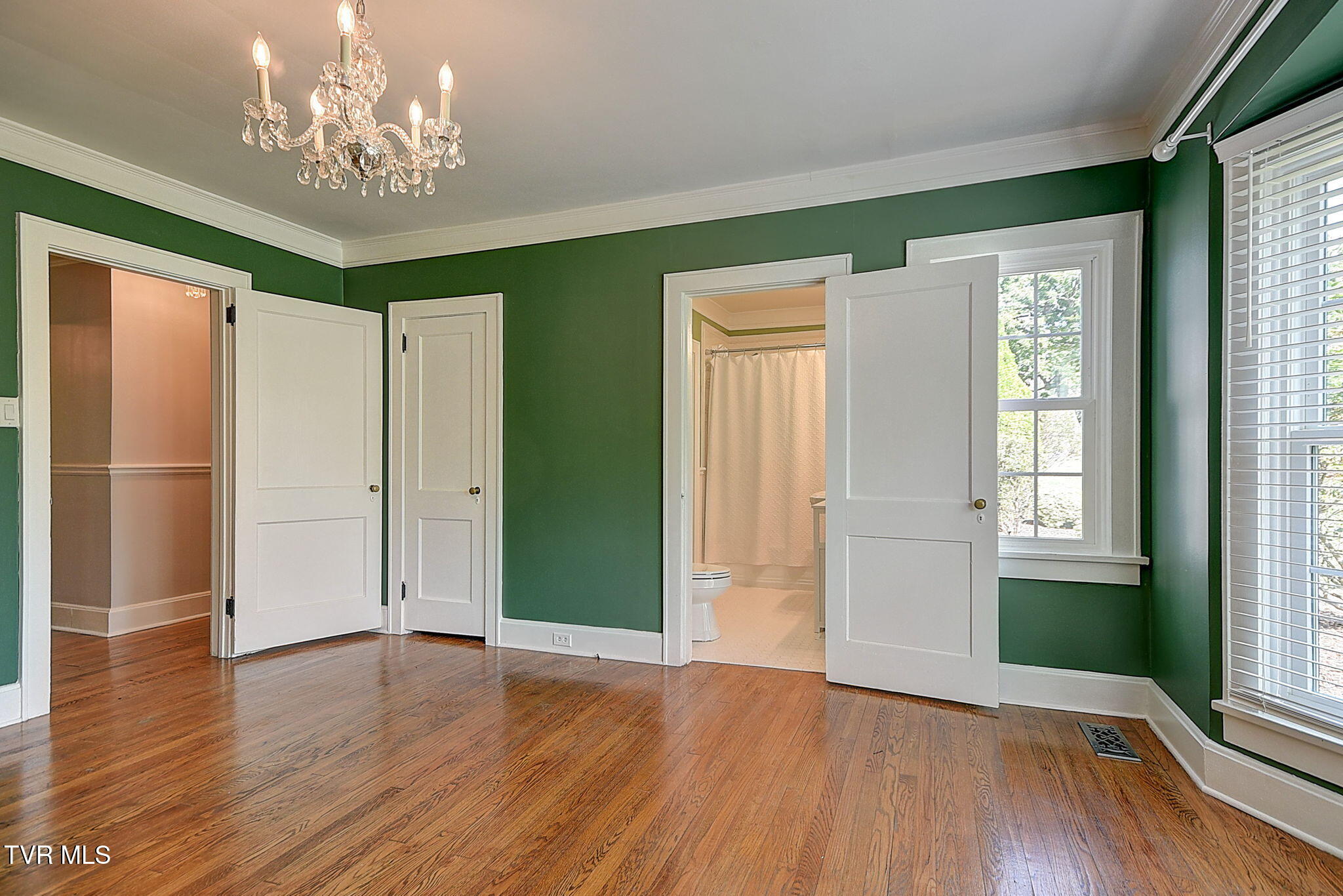 204 Parkway Road Bristol, TN 37620 - Photo 33 of 75 35-web-or-mls-204 Parkway KW-35