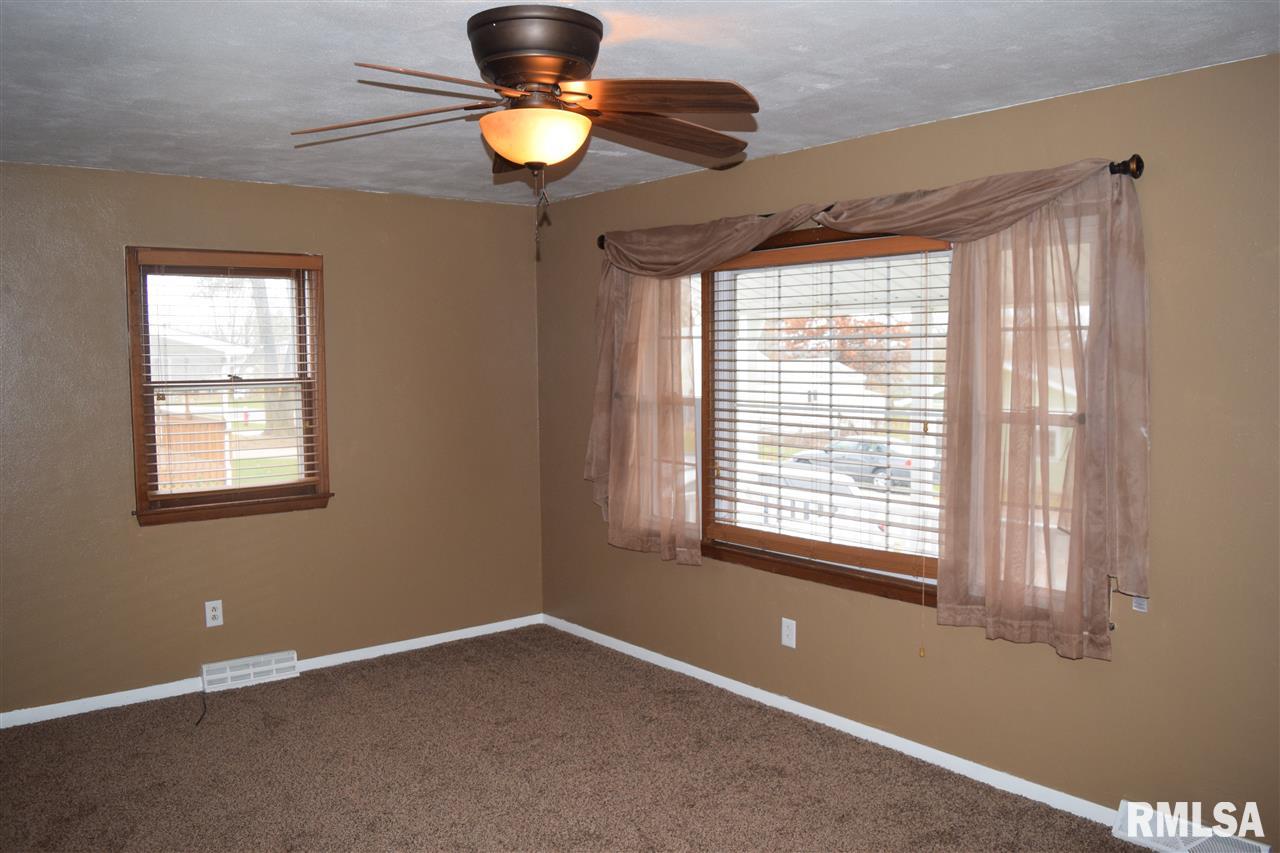 1105 Hacker Street Buffalo, IA 52728 - Photo 3 of 15 Gallery Image 3