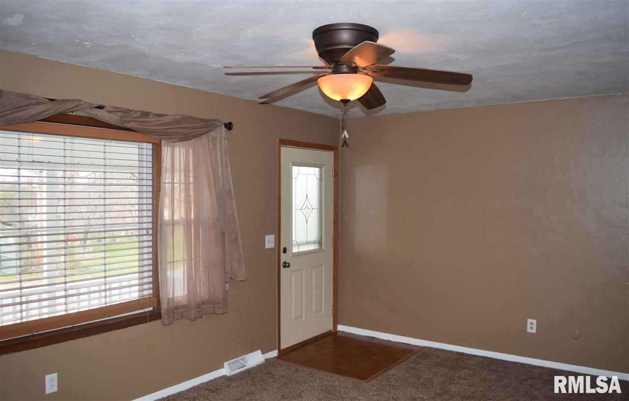 1105 Hacker Street Buffalo, IA 52728 - Photo 4 of 15 Gallery Image 4