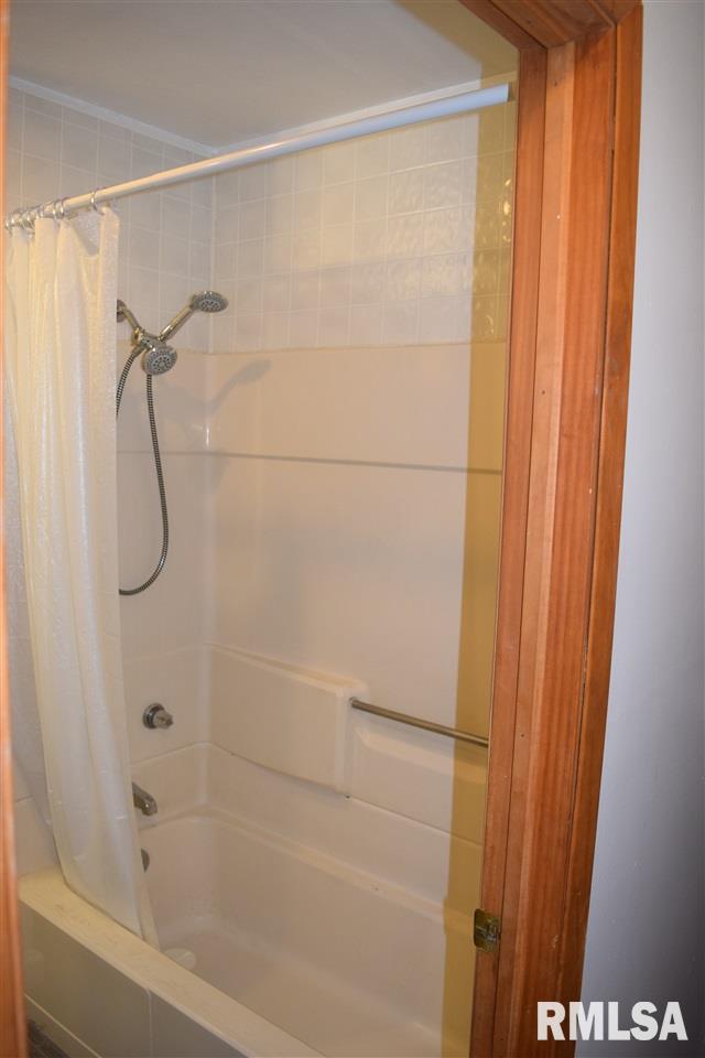 1105 Hacker Street Buffalo, IA 52728 - Photo 5 of 15 Gallery Image 5