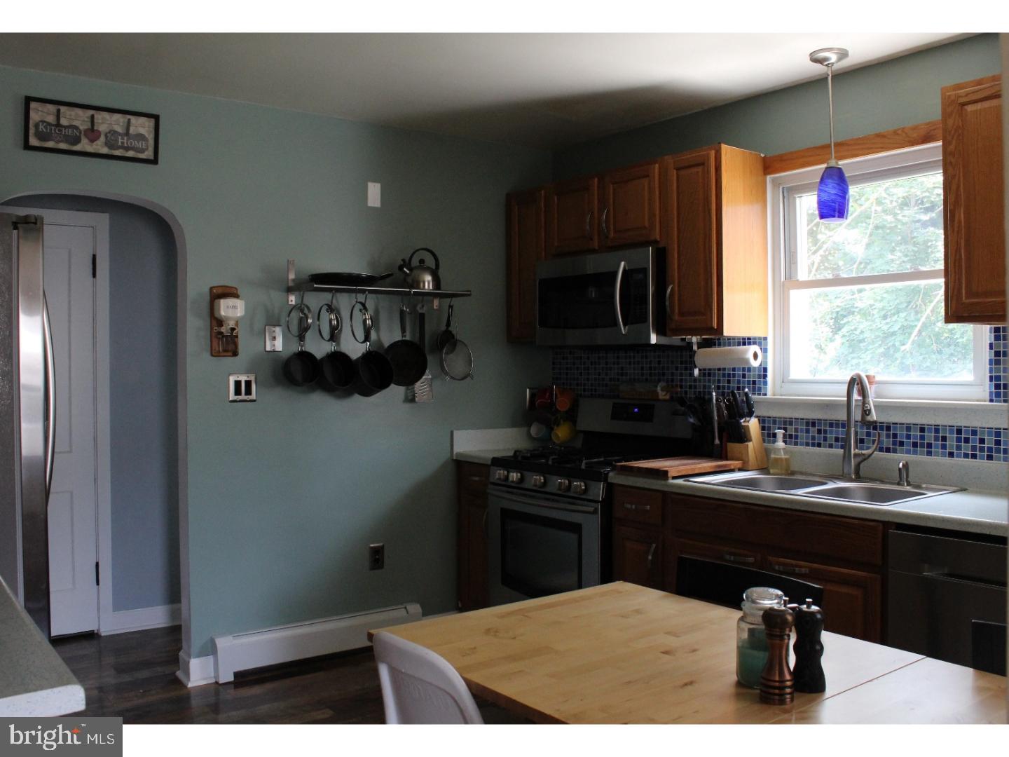 1337 Brooke Boulevard Reading, PA 19607 - Photo 4 of 18 Kitchen