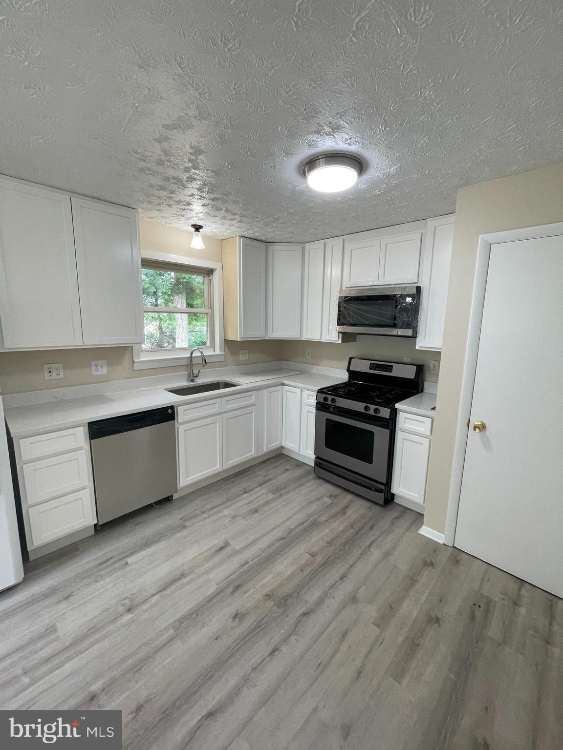 7410 Dickenson Street Springfield, VA 22150 - Photo 4 of 10