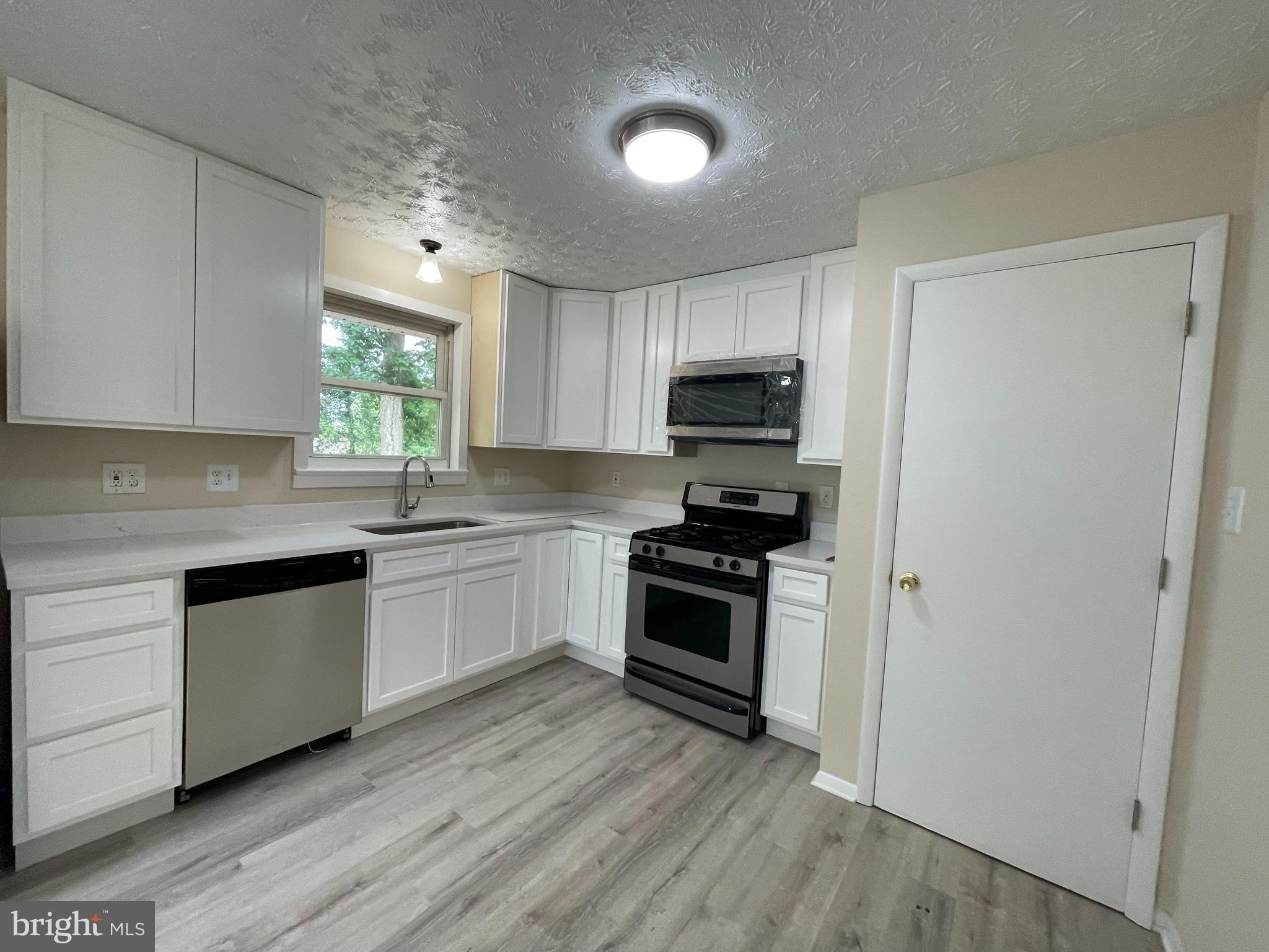 7410 Dickenson Street Springfield, VA 22150 - Photo 5 of 10