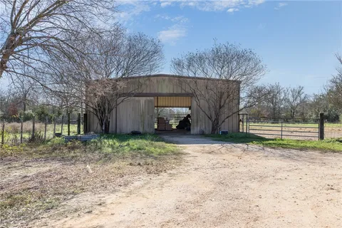 a view of a house with backyard and trees