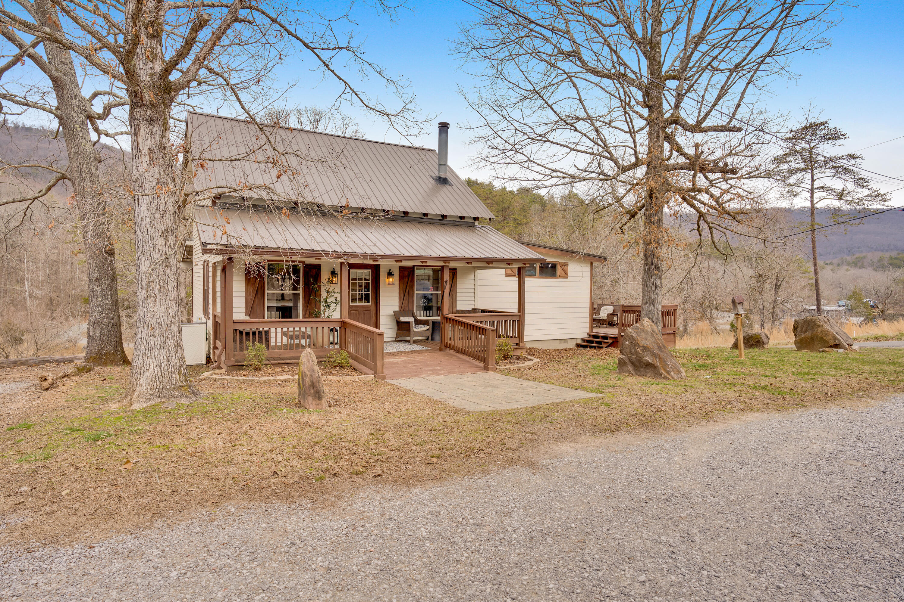 562 Lakeview Drive Rising Fawn, GA 30738 - Photo 4 of 54 562 Lakeview Dr-High-Res-Photos-16