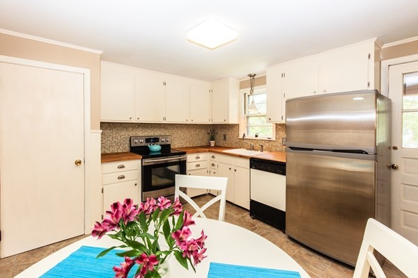117 Dean Road Stoughton, MA 02072 - Photo 4 of 17