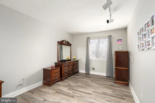 a view of a livingroom with furniture