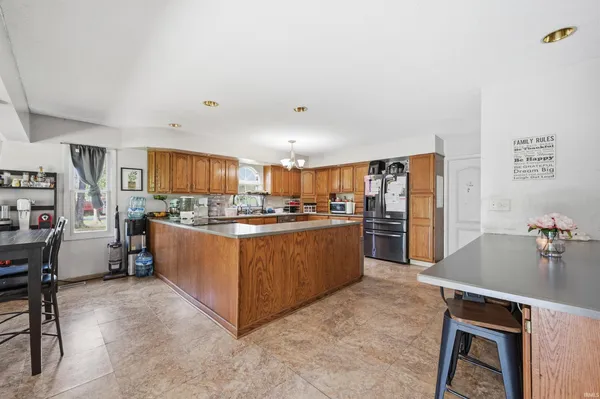 $249,900 | 19108 North Little John Lane, Muncie, IN 47303