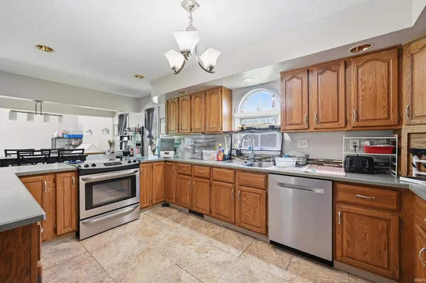 $249,900 | 19108 North Little John Lane, Muncie, IN 47303