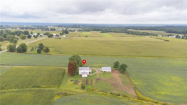 a picture of a room with a floor plan