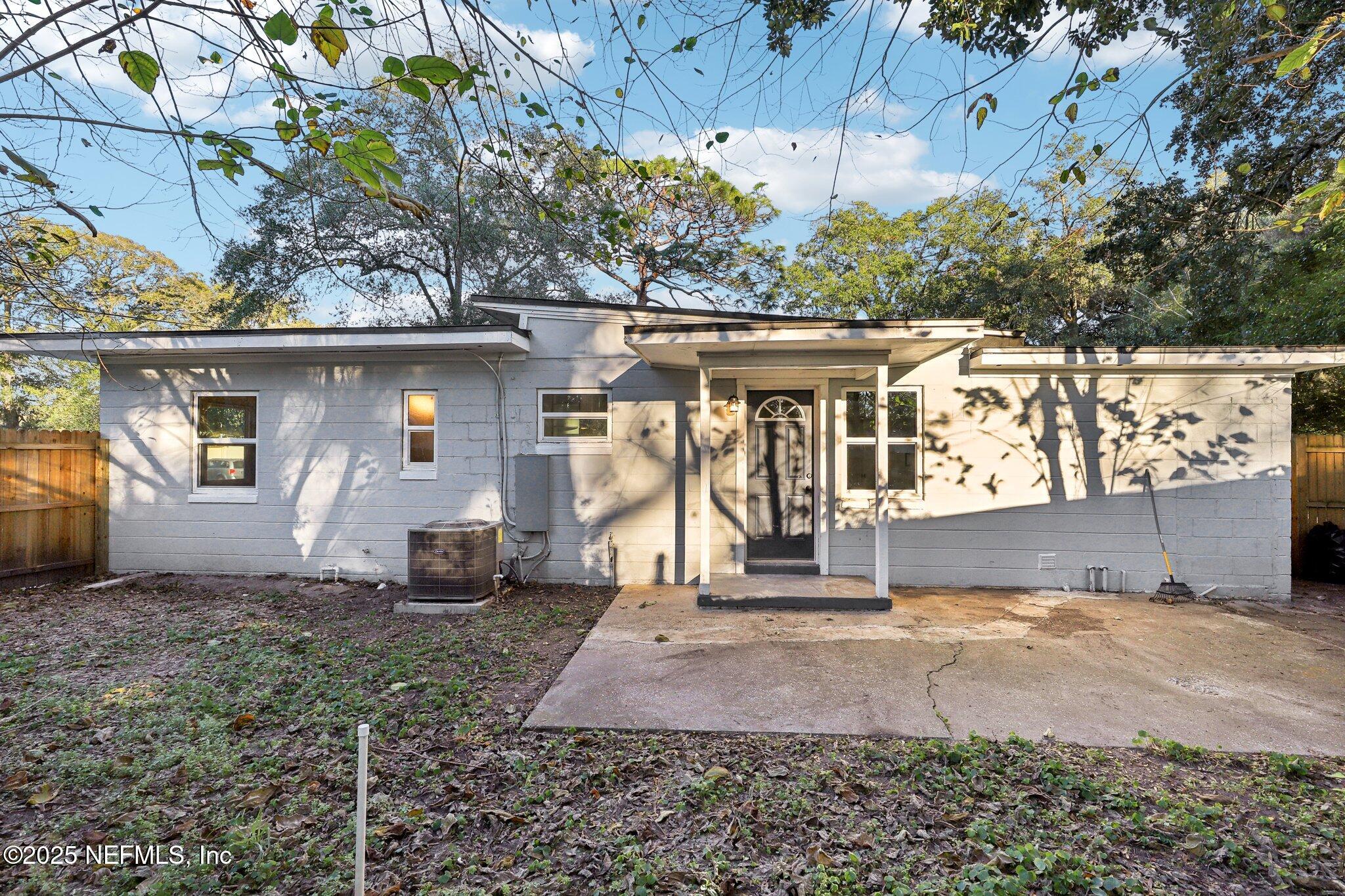 1268 King Arthur Road Jacksonville, FL 32211 - Photo 30 of 34 Back Patio