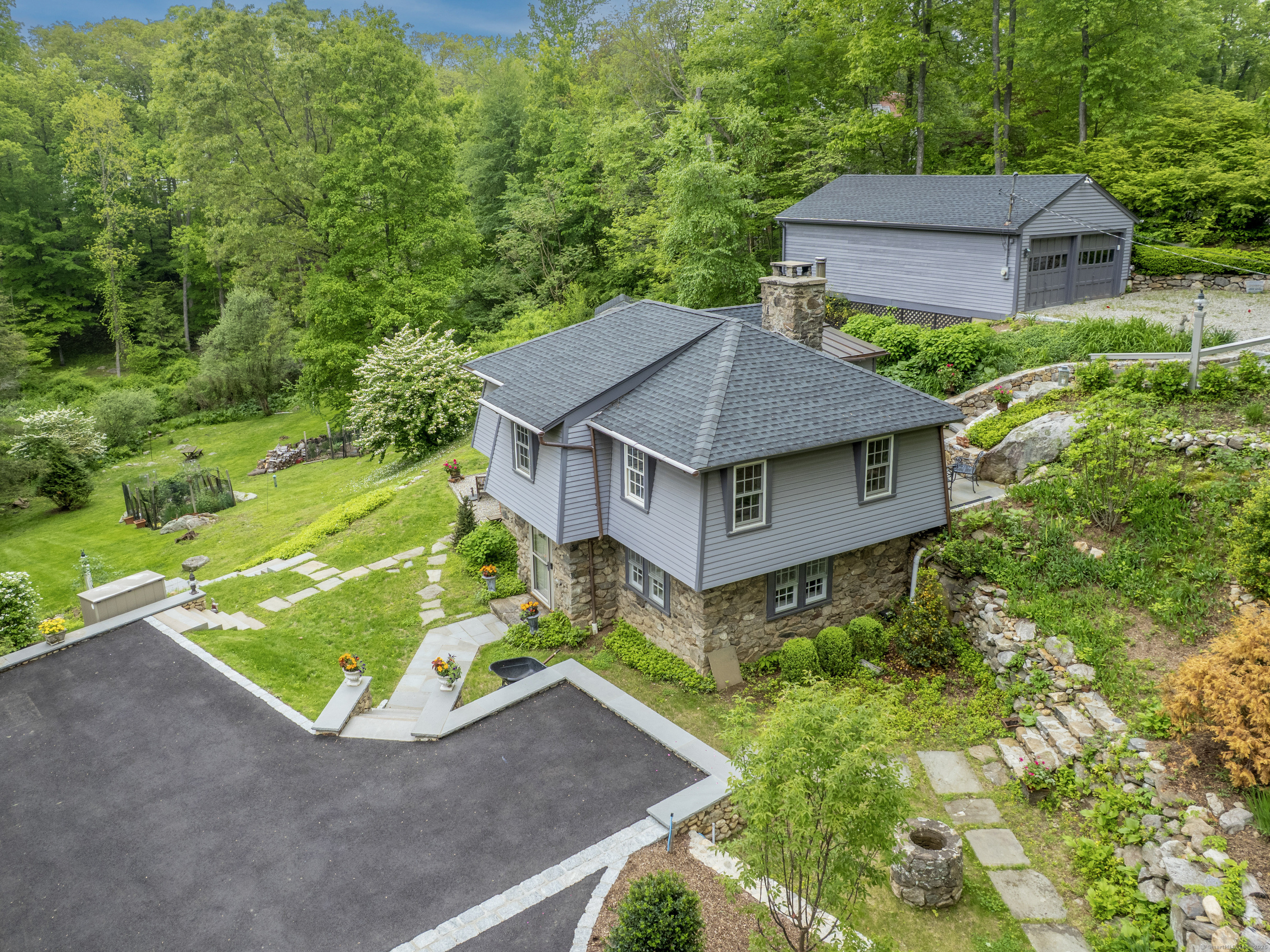 110 Dudley Road Wilton, CT 06897 - Photo 2 of 32