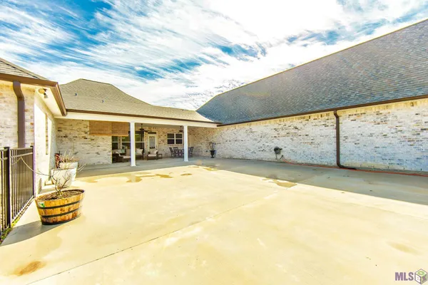 $860,000 | 32147 Lower Rome Road, Springfield, LA 70462