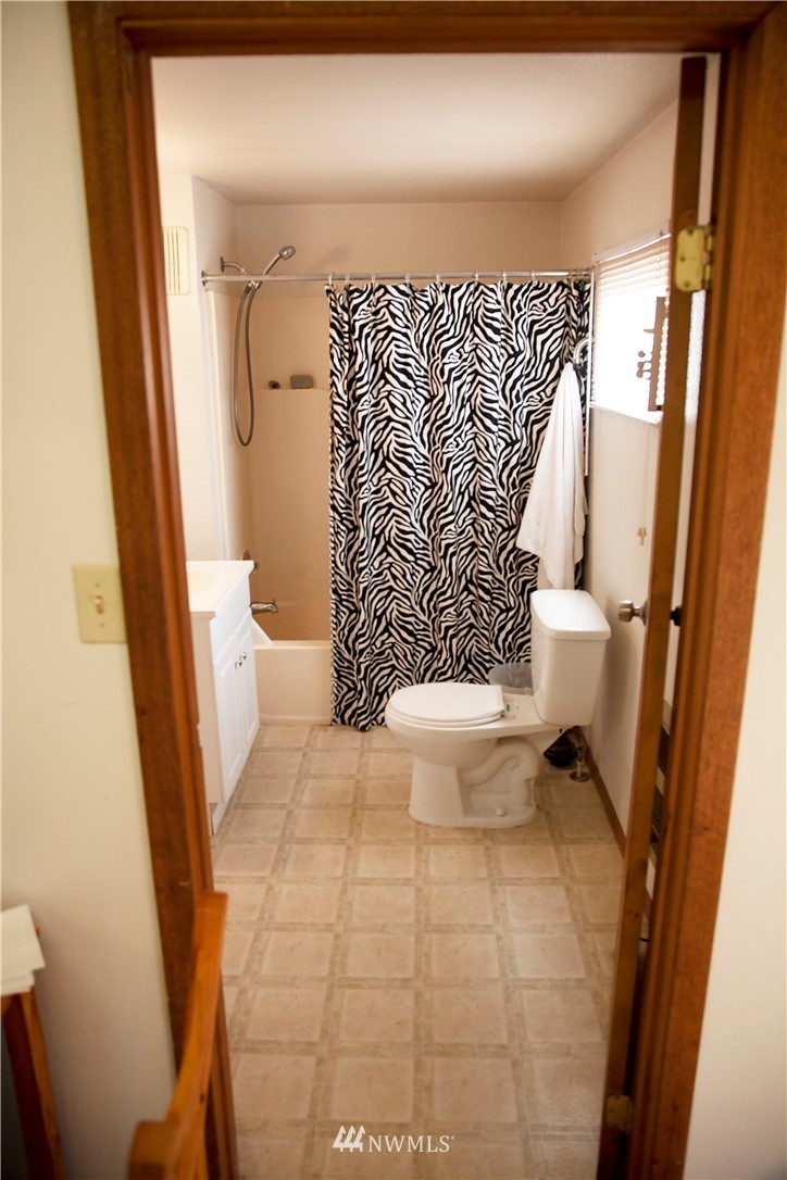 10105 Sales Road South Tacoma, WA 98444 - Photo 17 of 18