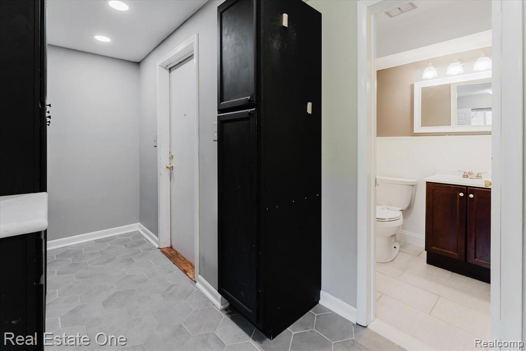 2270 Kingsford Road Rochester Hills, MI 48309 - Photo 23 of 43