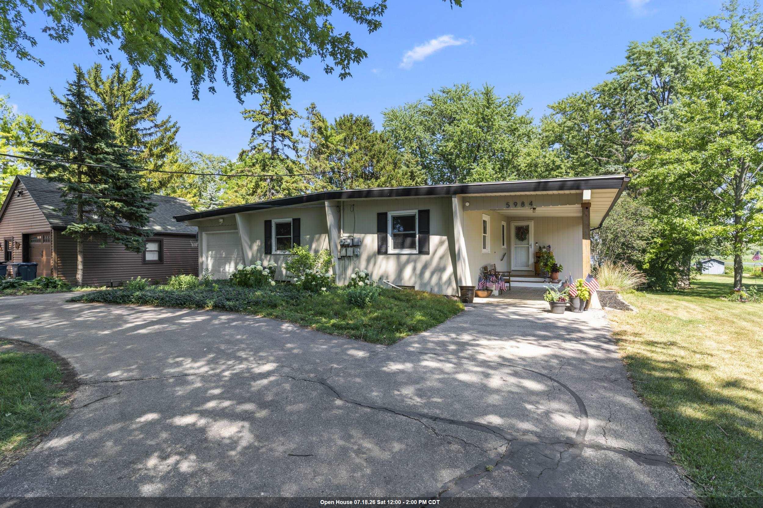 5984 Lake Road Oshkosh, WI 54902 - Photo 1 of 33