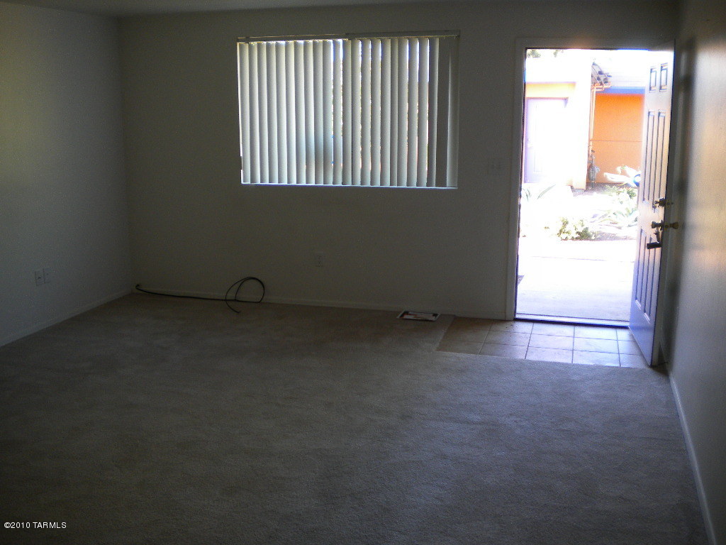 350 North Silverbell Road, Unit 31 Tucson, AZ 85745 - Photo 2 of 5