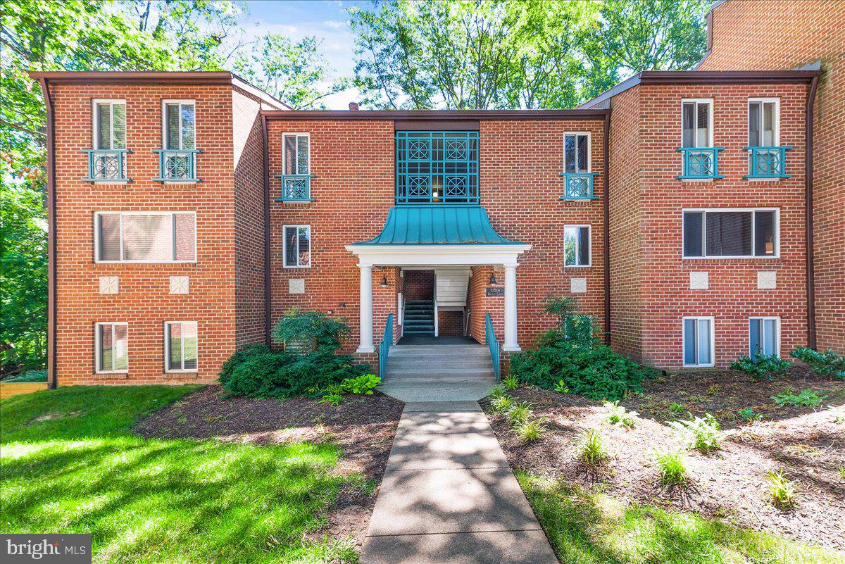 11814 Breton Court, Unit 1A Reston, VA 20191 - Photo 1 of 15