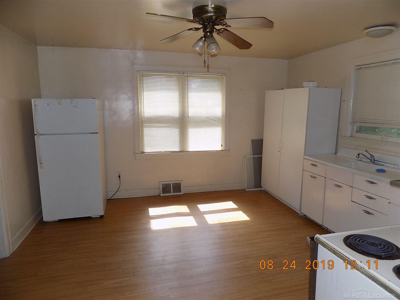 149 Clinton Street, Unit UPPER Mount Clemens, MI 48043 - Photo 3 of 9