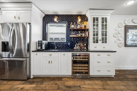 $649,000 | 10931 Piping Rock Lane, Houston, TX 77042