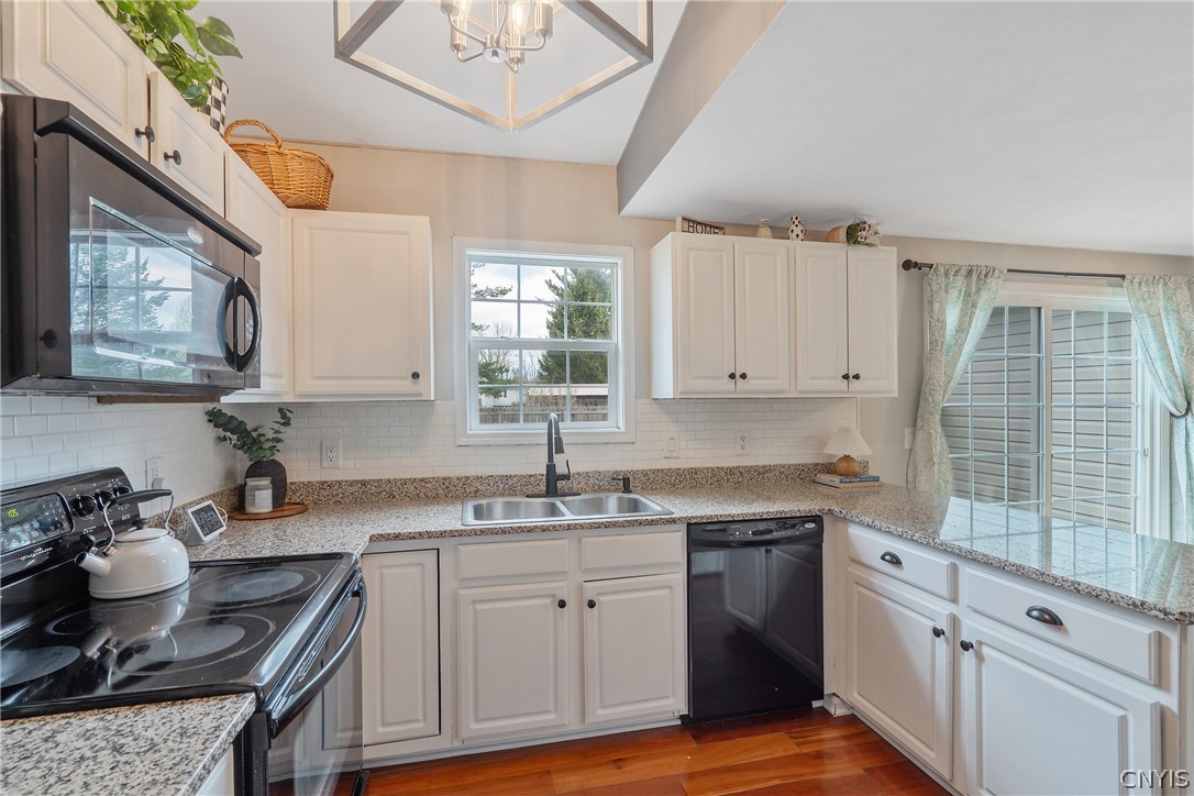 6028 Monopoli Path Cicero, NY 13039 - Photo 10 of 39