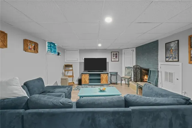 $3,500 | 181 Highland Avenue, Warwick, RI 02886