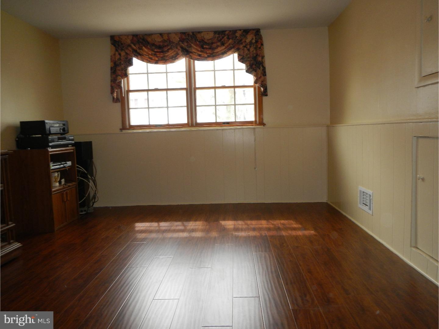 61 Valley View Road Hamilton, NJ 08620 - Photo 11 of 22 Family Room