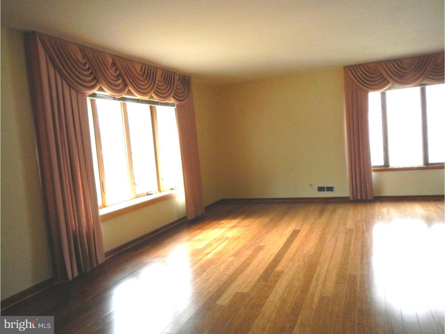 61 Valley View Road Hamilton, NJ 08620 - Photo 3 of 22 Living Room