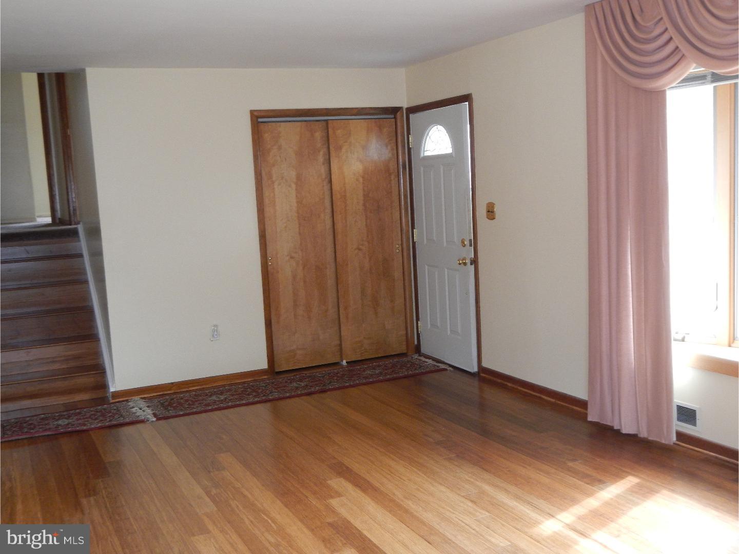 61 Valley View Road Hamilton, NJ 08620 - Photo 4 of 22 Living Room