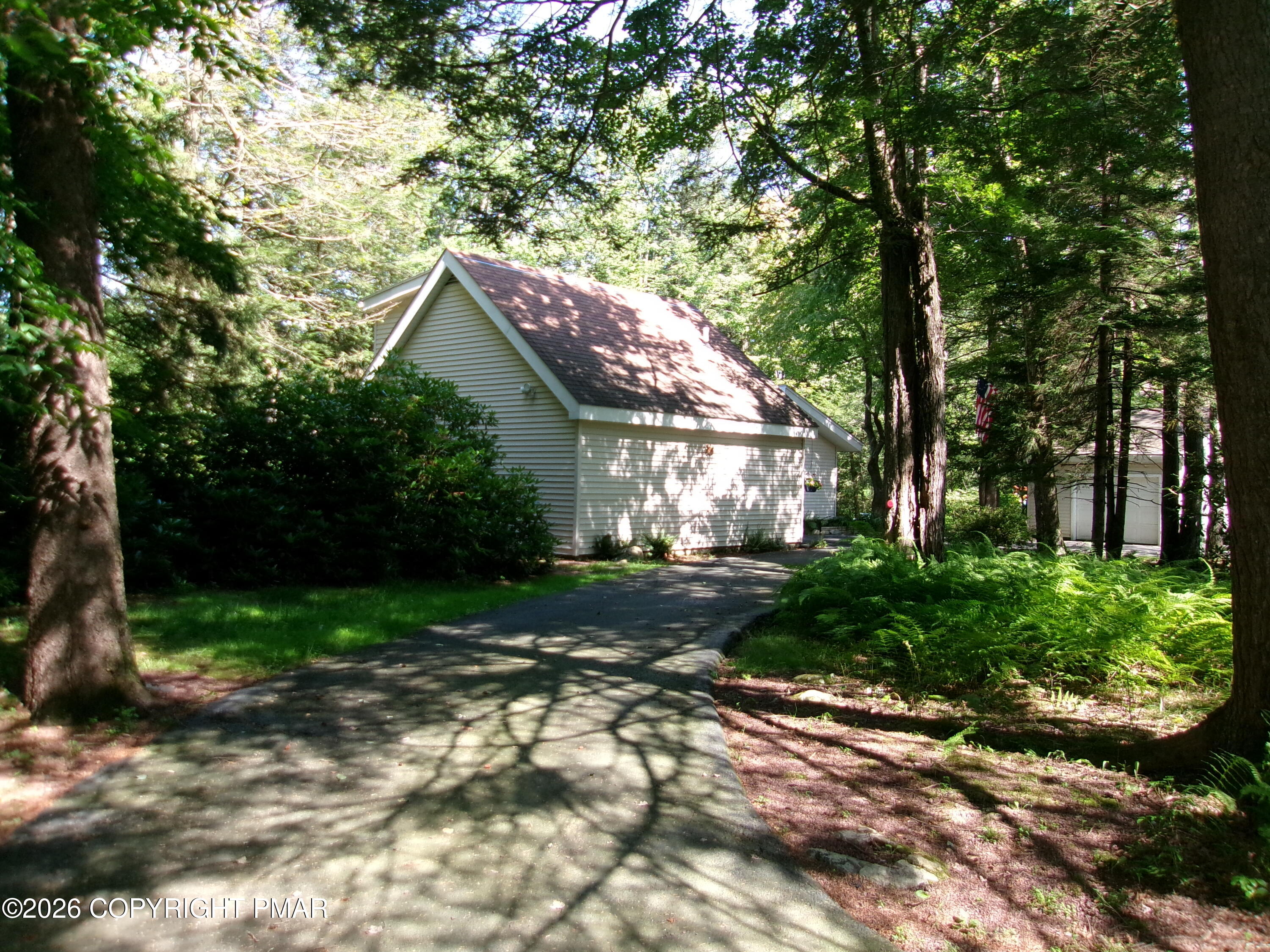 driveway entry