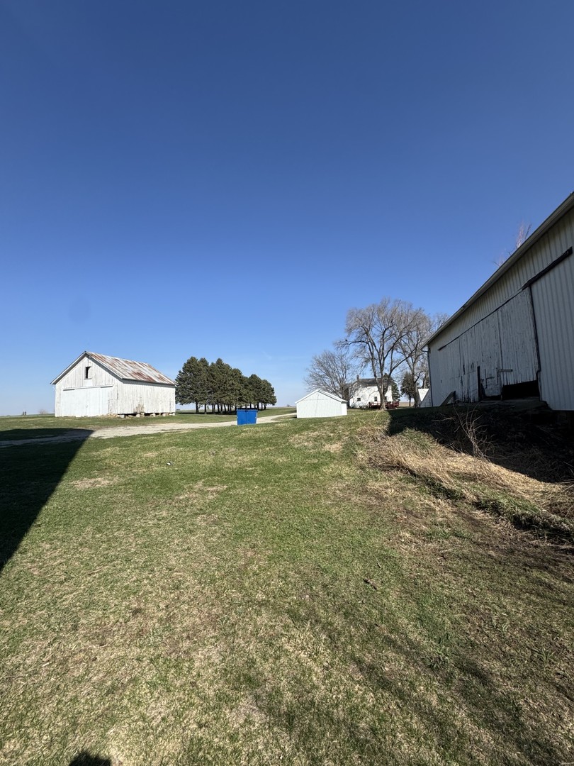 19381 Luther Road Sterling, IL 61081 - Photo 6 of 43