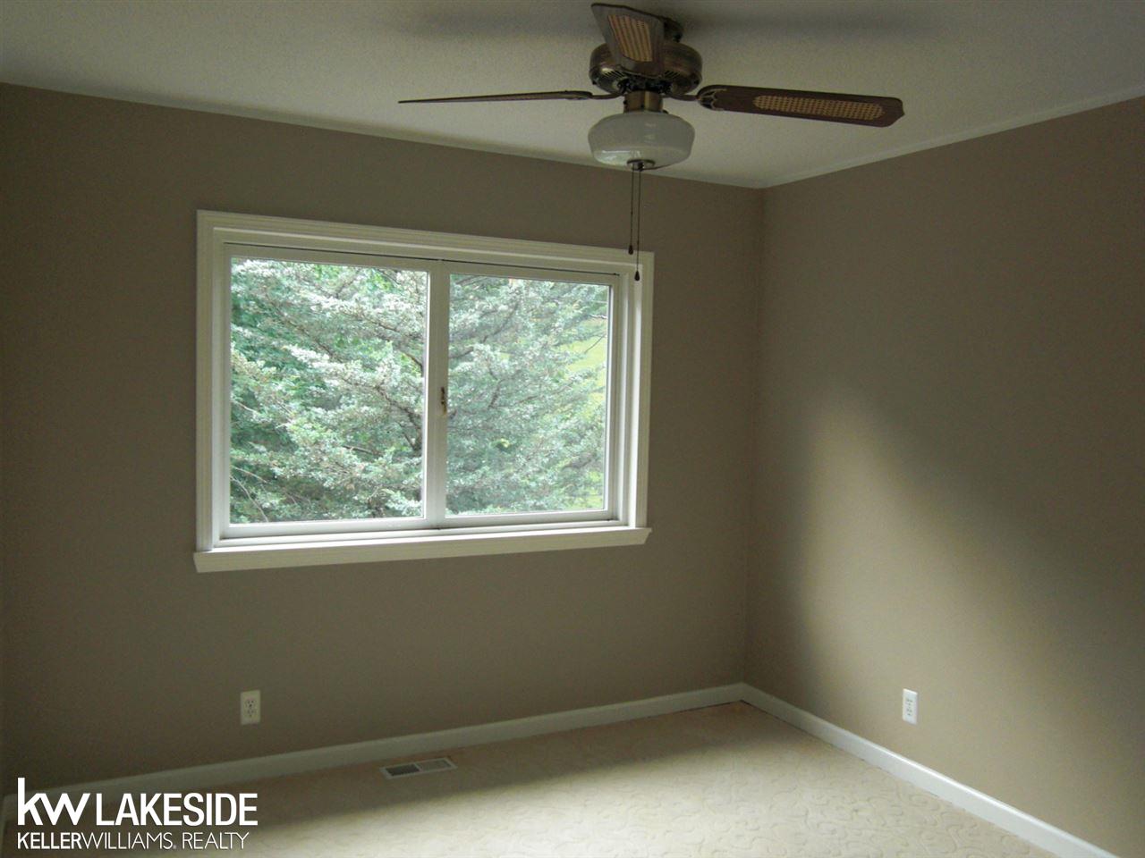 3214 Willet Avenue Rochester, MI 48309 - Photo 9 of 44 31330663-8.JPG