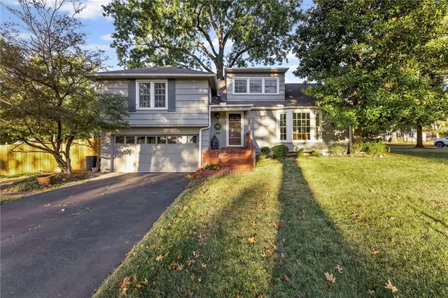 $474,950 | 7000 Roe Avenue, Prairie Village, KS 66208