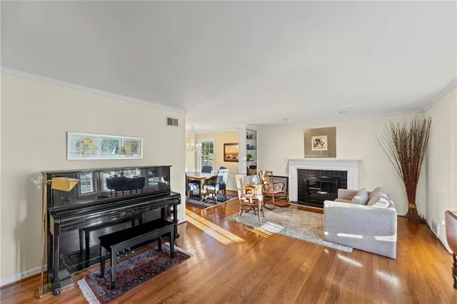 $474,950 | 7000 Roe Avenue, Prairie Village, KS 66208