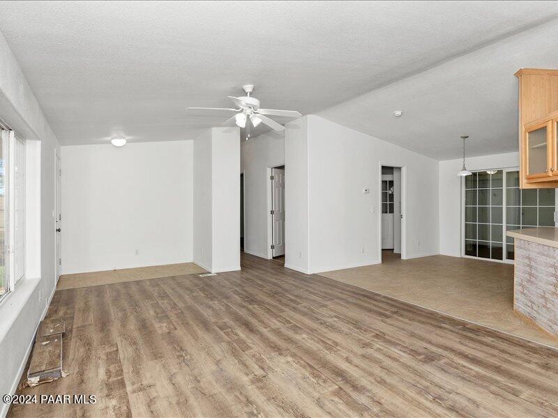23650 North Roper Lane, Unit 3 Paulden, AZ 86334 - Photo 7 of 44 08-Living Room