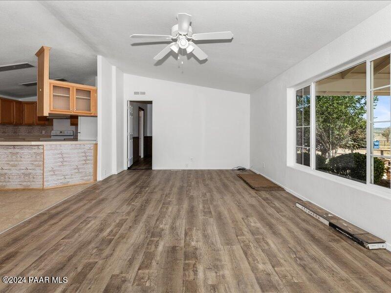 23650 North Roper Lane, Unit 3 Paulden, AZ 86334 - Photo 8 of 44 09-Living Room