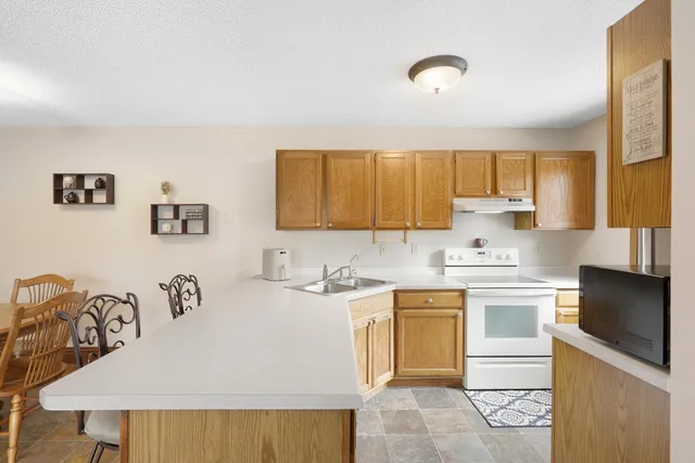 $199,000 | 5650 Brandlwood Court, Unit 68, White Bear Lake, MN 55110