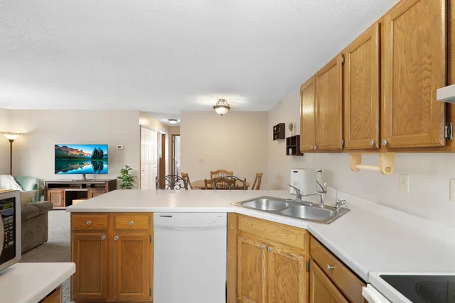 $199,000 | 5650 Brandlwood Court, Unit 68, White Bear Lake, MN 55110