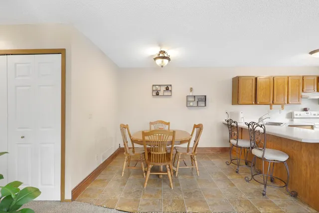 $199,000 | 5650 Brandlwood Court, Unit 68, White Bear Lake, MN 55110