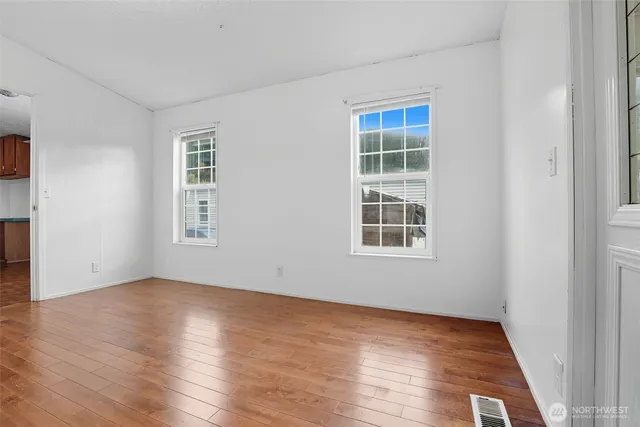 $89,999 | 15922 54th St Court East, Sumner, WA 98390