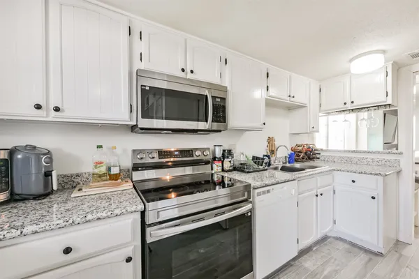 $174,900 | 4217 Benard Court, Unit 9, Pasadena, TX 77503