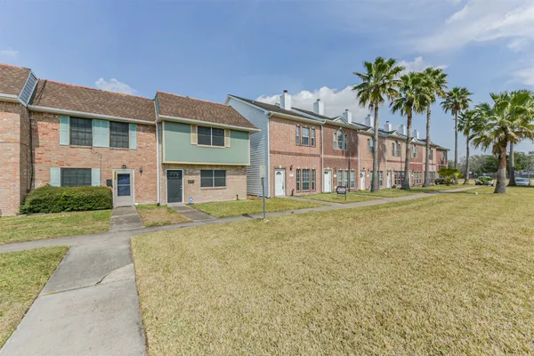 $174,900 | 4217 Benard Court, Unit 9, Pasadena, TX 77503