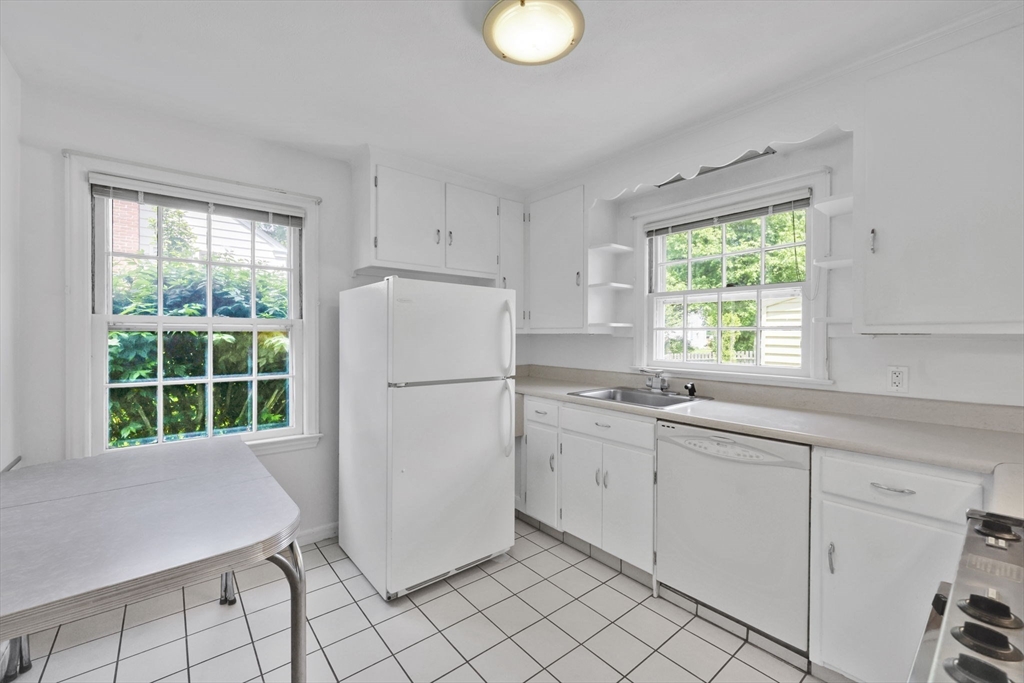 121 Benz Street Springfield, MA 01118 - Photo 16 of 40
