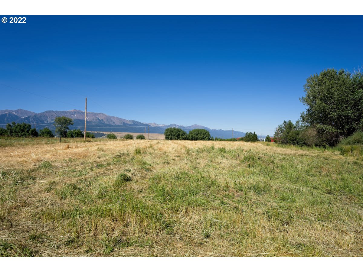 62333 Tucker Down Road Joseph, OR 97846 - Photo 25 of 32 a view of a field with an ocean